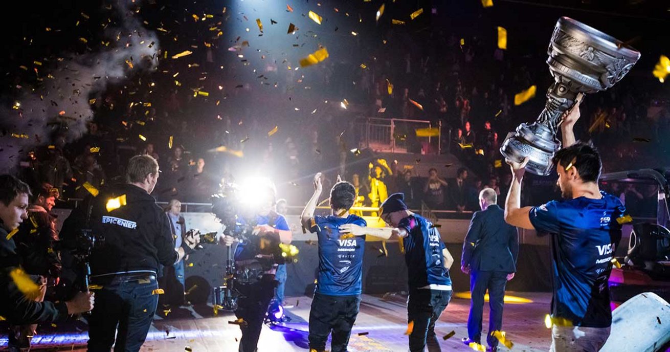 Jubelndes ESports Team