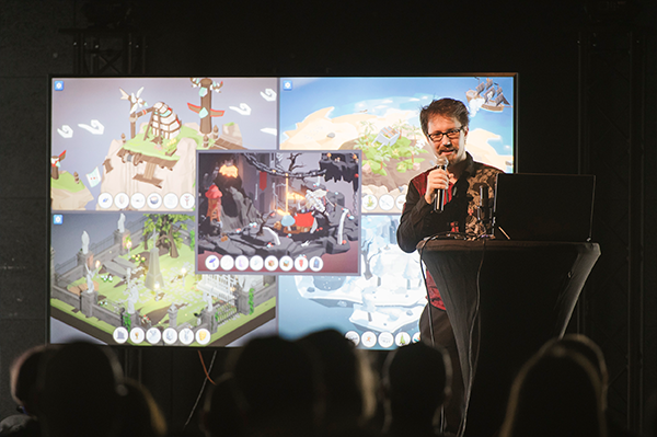 Marc Kletz zeigt sein Spiel Discovery Island