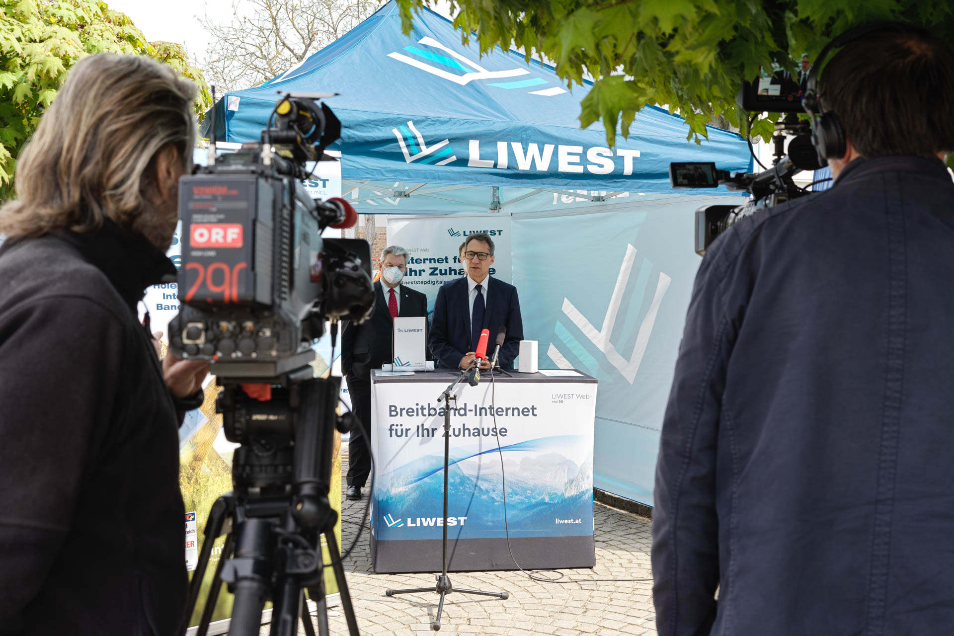 LIWEST Promostand Redner Stefan Gintenreiter TV-Kamera
