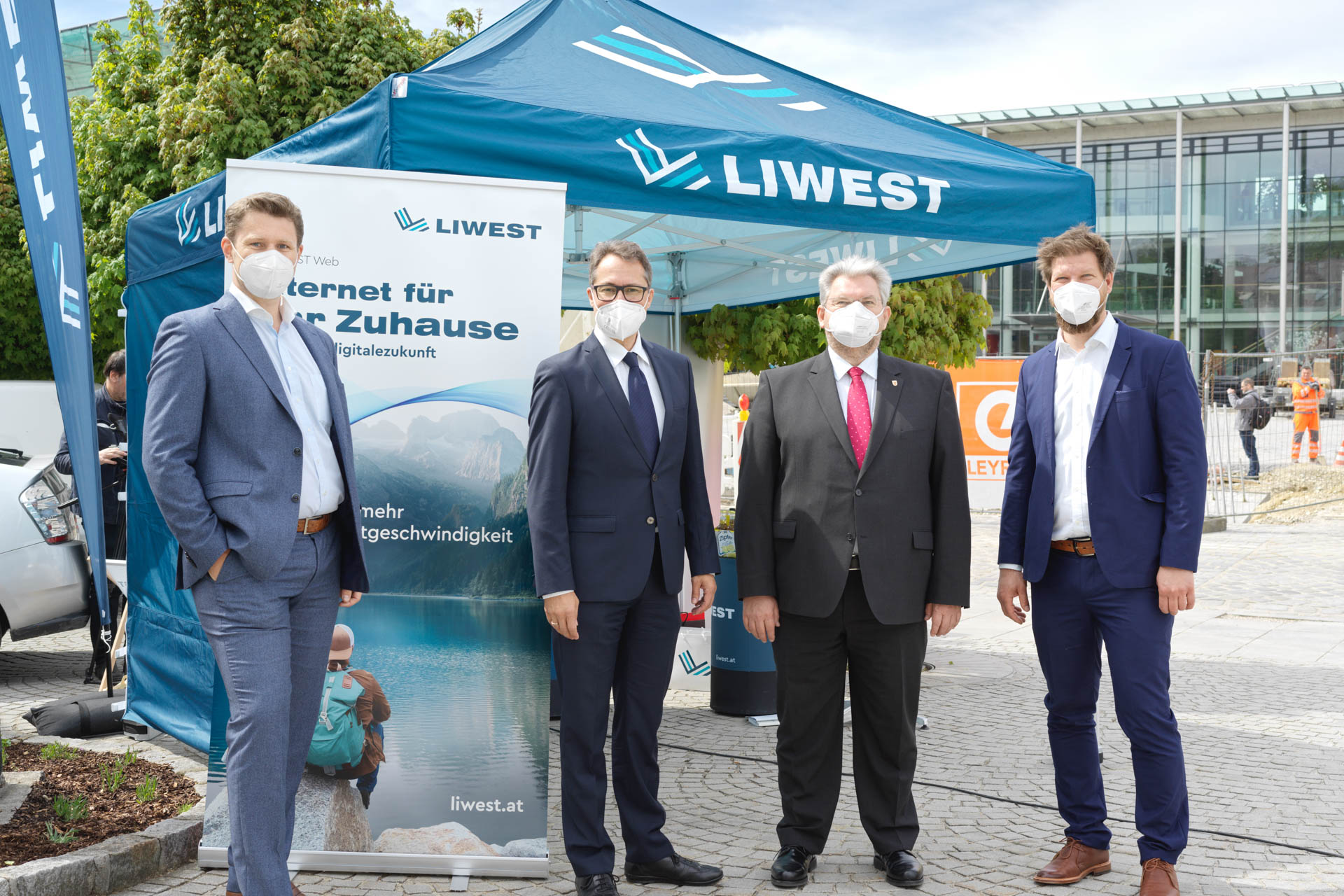 LIWEST Promostand Gruppenfoto