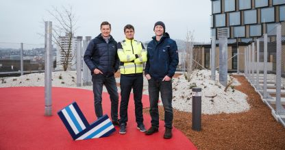 Reinhold Kaiser  (LIWEST), Stefan Rützler (Bodner) und Alexander Mahringer (LIWEST) am Dach des Haus Boston mit dem Quadrill Tower, der Donau und die Stadt Linz im Hintergrund