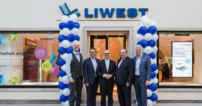 Gruppenbild vor dem LIWEST Shop Linz Lanstraße mit Gegenhuber, Gintenreiter, Prammer, Haider, Siligan 2026