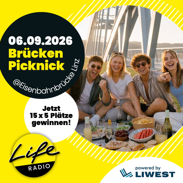 Gelber Hintergrund Jugendliche Picknick vor Brücke, vier Buttons mit Text: 06.09.2026 Brücken Picknick @Eisenbahnbrücke Linz; Jetzt 15 x 5 Tickets gewinnen!; Life Radio Logo; powered by LIWEST