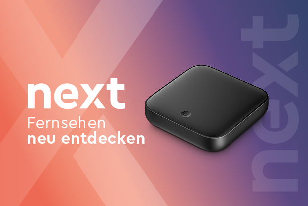 next Fernsehen neu entdecken mit TV-Box auf Hintergrund mit Verlauf hellrot auf dunkelblau von links nachrechts